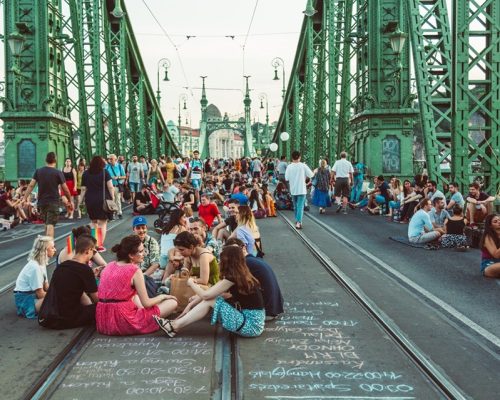 Opening the Freedom bridge to pedestrians in Budapest, photo (c) Valyó, Város és Folyó